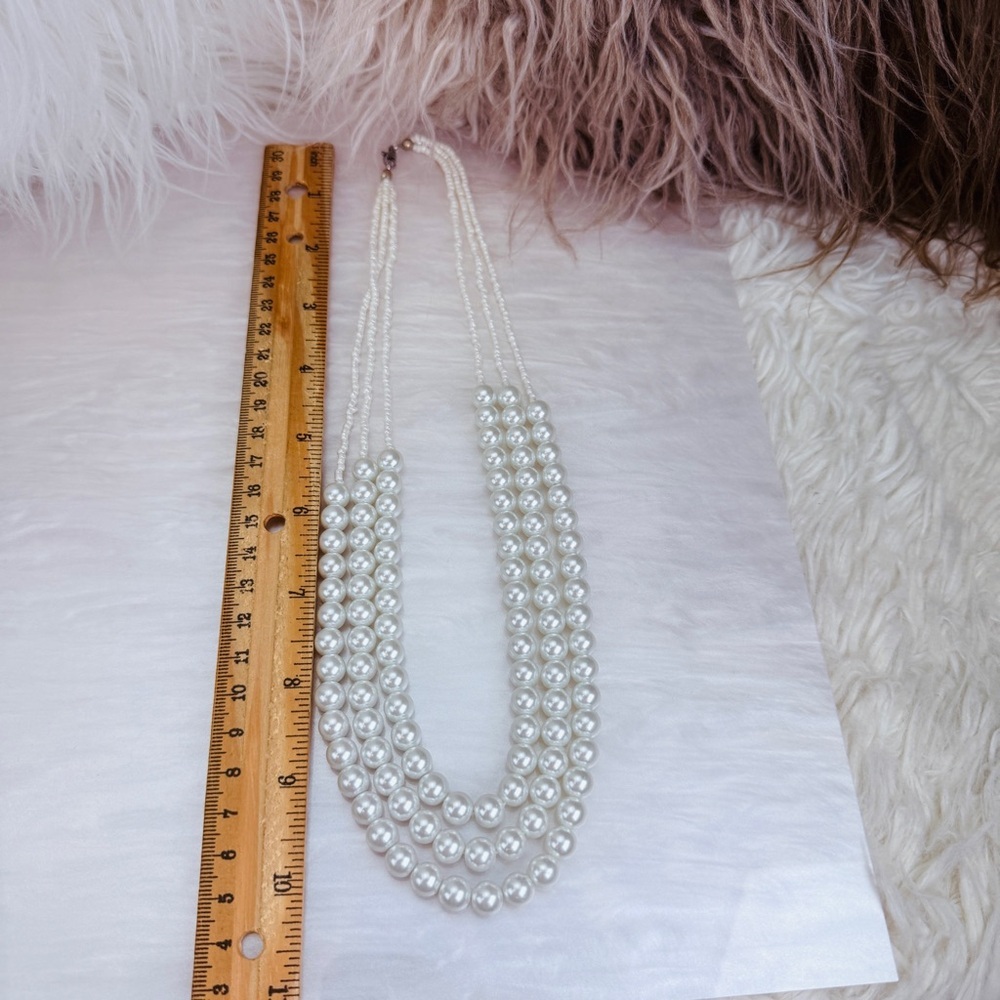 Vintage Elegant 3 strand Faux Pearl White Weighted Necklace - Picture 10 of 13